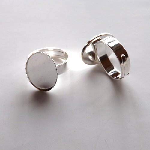 Lot de 15 bagues à cabochon