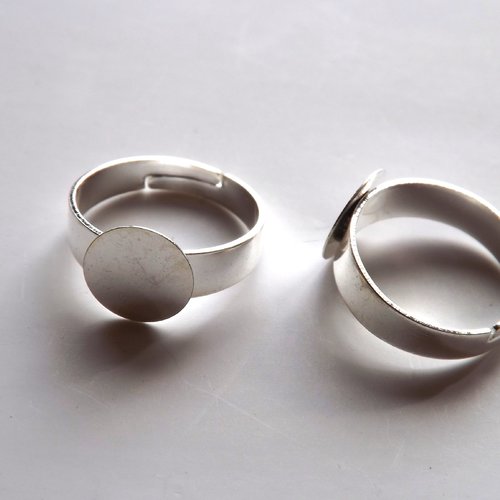 Lot de 16 bagues à cabochon