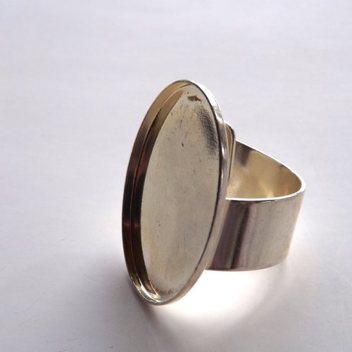 Bague à cabochon