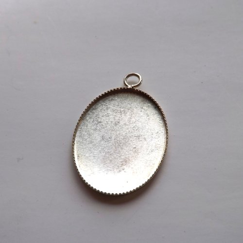 Pendentif, breloque à cabochon