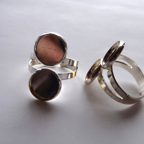 Lot de 2 bagues à double cabochon