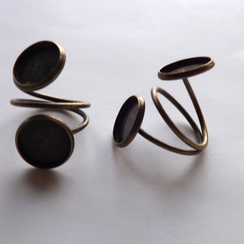 Lot de 4 bagues à double cabochon