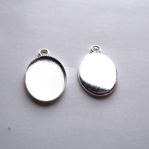 Lot de 13 pendentifs, breloques à cabochon