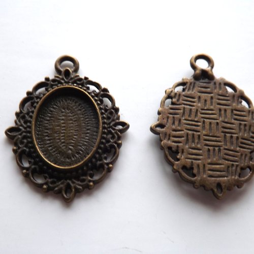Lot de 17 pendentifs, breloques à cabochon