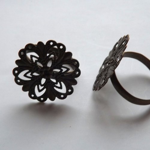 Lot de 4 bagues à cabochon