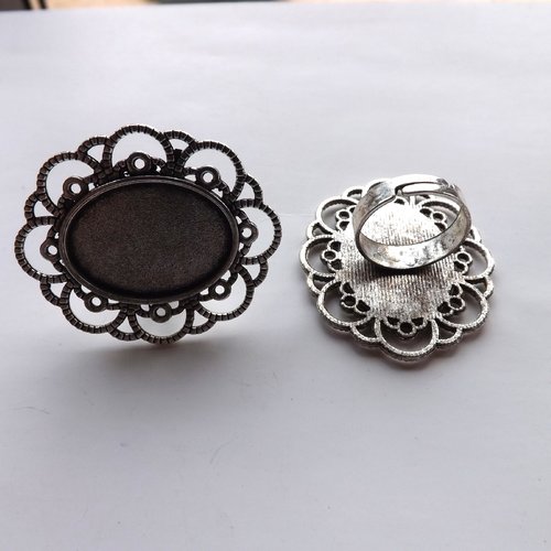 Lot de 4 bagues à cabochon