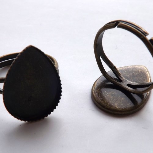 Lot de 11 bagues à cabochon