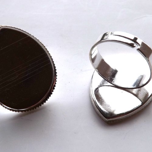 Lot de 4 bagues à cabochon