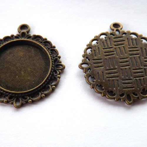 Lot de 11 pendentifs, breloques à cabochon
