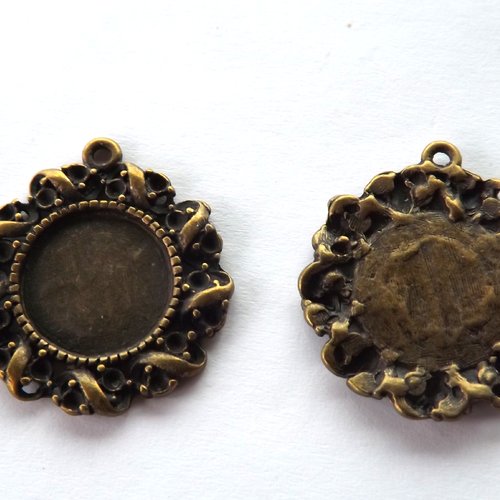 Lot de 16 pendentifs, breloques à cabochon