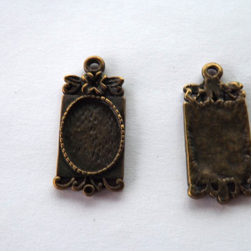 Lot de 18 pendentifs, breloques à cabochon