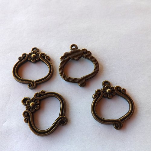 Lot de 10 pendentifs, breloques