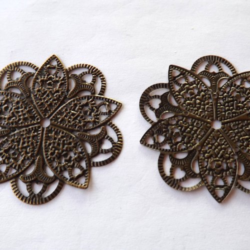 Lot de 14 estampes filigranées, pendentifs