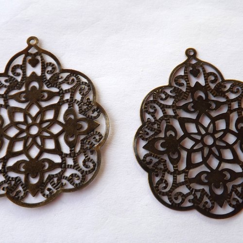 Lot de 2 estampes filigranées, pendentifs