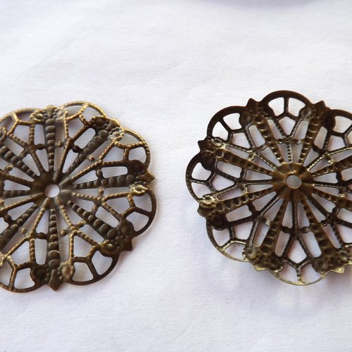 Lot de 7 estampes filigranées, pendentifs
