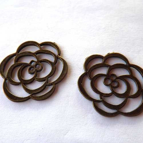 Lot de 7 estampes filigranées, pendentifs