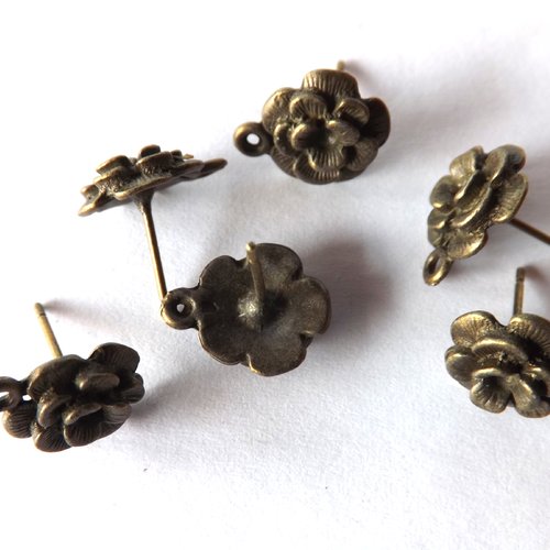 Lot de 14 crochets, puces-coquilles en métal couleur bronze