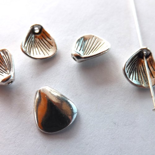 Lot de 20 perles pétales, intercalaires