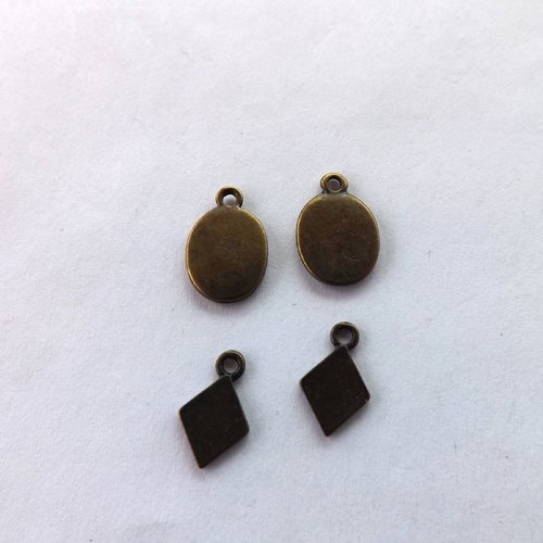 Lot de 4 breloques, pendentifs