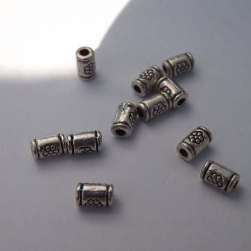 Lot de 42 connecteurs, perles-tubes gravées en métal argenté