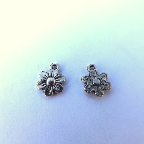 Lot de 8 breloques fleurs, pendentifs