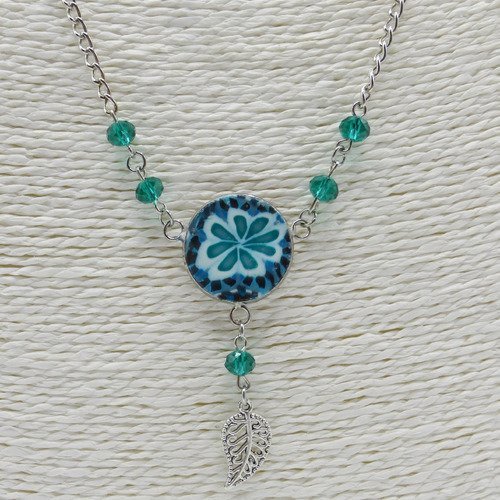 Collier fleur turquoise et émeraude en pâte polymère, perles de verre et métal argenté
