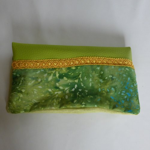 Protège chéquier batik vert et jaune en coton, lin et simili cuir