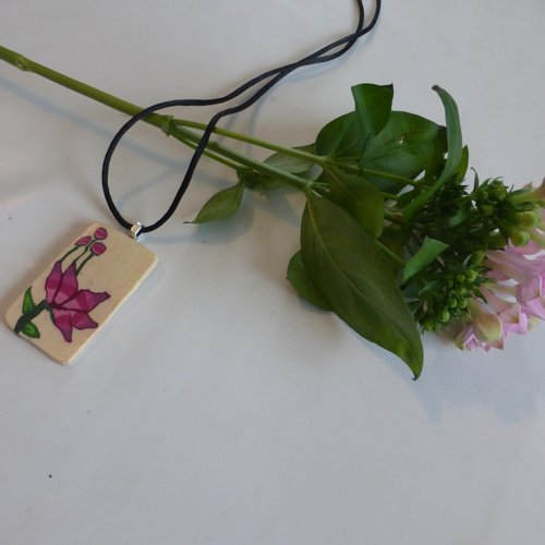 Pendentif rectangulaire fleur rose en pâte polymère