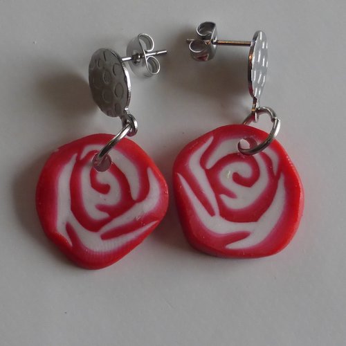 Boucles d'oreilles pendantes roses rouges en pâte polymère et acier inoxydable