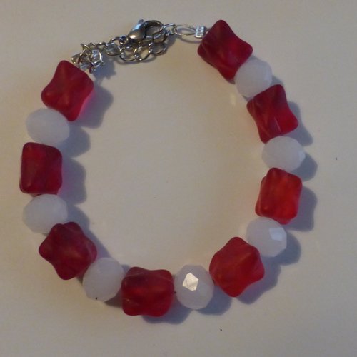 Bracelet de perles en verre rouge et blanc