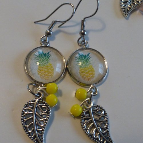 Boucles d'oreilles pendantes ananas jaune en cabochon de verre et perles en verre