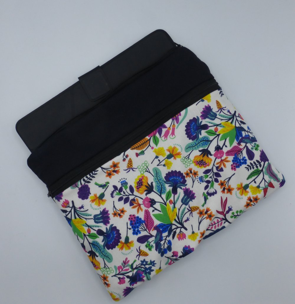 Pochette pour tablette 10 pouces, étui pour tablette fleurs multicolores  noir en coton avec petite poche - Un grand marché