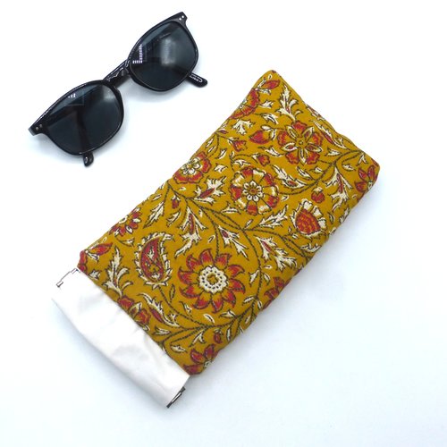 Etui à lunettes molletonné fleurs jaune moutarde et rouge en coton