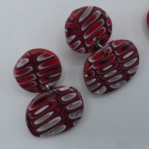 Boucles d'oreilles pendantes galet rectangles rouges en pâte polymère