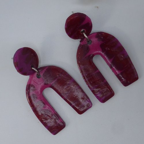 Boucles d'oreilles arc en ciel bargello violine violet rose bordeaux en pâte polymère