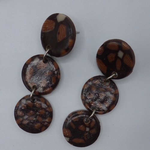 Boucles d'oreilles pendantes 3 cercles marron chocolat fleurs caramel et beige en pâte polymère et acier inoxydable