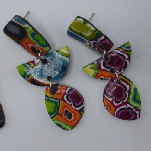 Boucles d'oreilles pendantes longues fleurs multicolores en pâte polymère et acier inoxydable