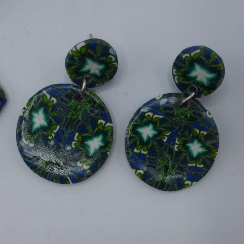 Boucles d'oreilles pendantes rondes kaléidoscope vert foncé et bleu foncé en pâte polymère et acier inoxydable
