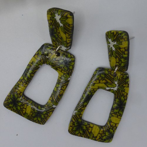 Boucles d'oreilles créoles trapèze kaléidoscope feuilles jaunes et noires en pâte polymère et acier inoxydable
