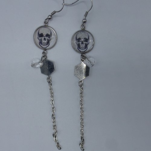 Boucles d'oreilles pendantes très longues tête de mort noir et blanc hexagone et chaine en cabochon en verre et acier inoxydable