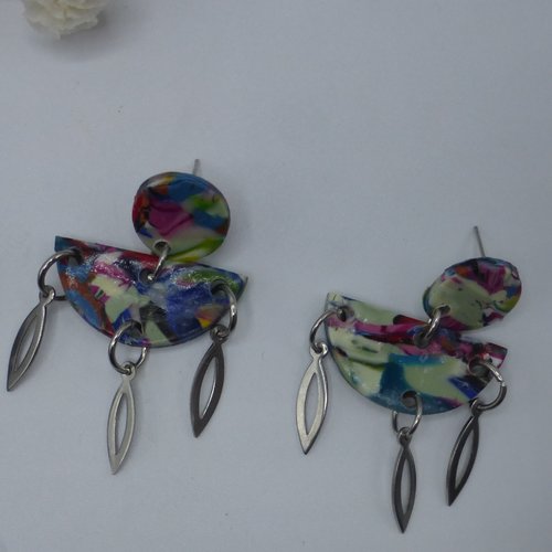 Boucles d'oreilles pendantes demi cercle chandelier marbrées multicolores en pâte polymère et acier inoxydable