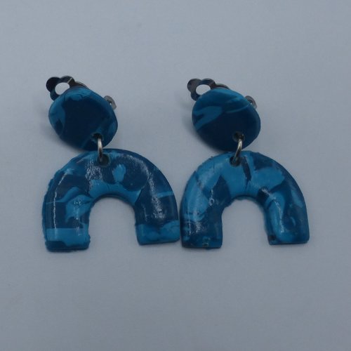 Clips d'oreilles pendantes arc en ciel marbrés turquoise et bleu pétrole en pâte polymère et acier inoxydable