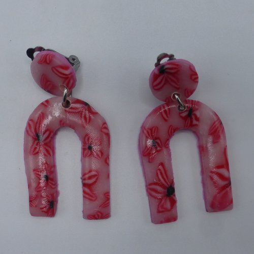 Clips d'oreilles pendantes arc en ciel fleurs roses en pâte polymère et acier inoxydable