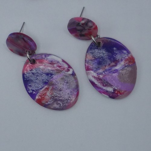 Boucles d'oreilles pendantes girly ovale marbrées roses rouges mauves violettes en pâte polymère