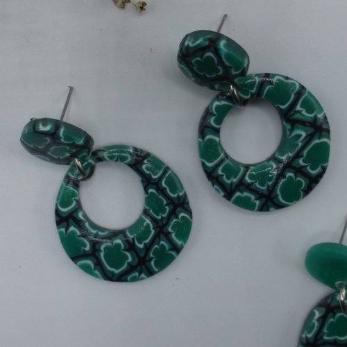 Boucles d'oreilles pendantes créoles rondes rétro fleurs vert émeraude en pâte polymère