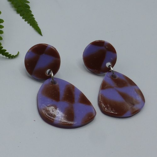 Boucles d'oreilles pendantes triangles marron caramel mauve parme en pâte polymère, automne