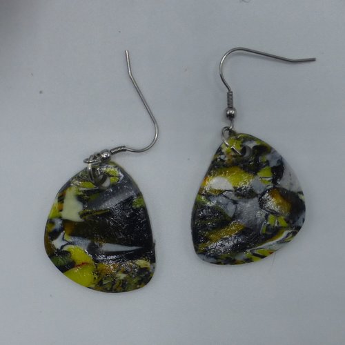 Boucles d'oreilles triangles marbrées gris jaune moutarde ocre en pâte polymère