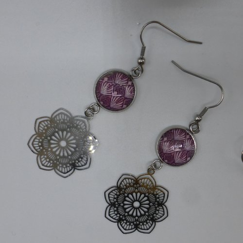 Boucles d'oreilles éventails violet prune fleur en cabochon de verre