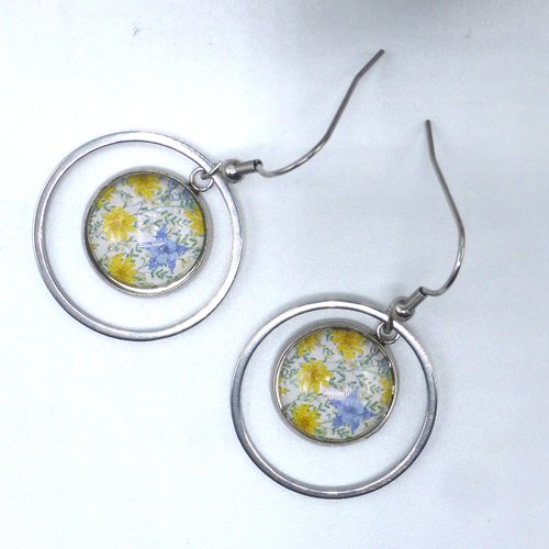 Boucles d'oreilles créoles rondes fleurs jaune bleu en cabochon en verre et acier inoxydable