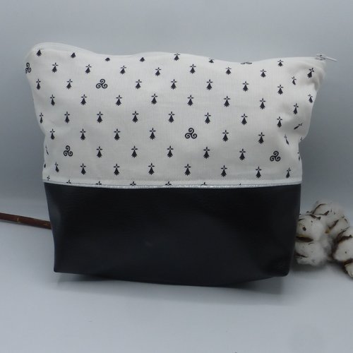 Trousse de toilette doublée motifs bretons bretagne hermines triskells noir blanc argenté en coton enduit, coton et simili cuir